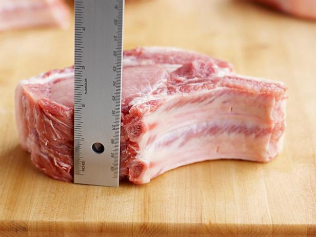 เนื้อสันในหมูธรรมชาติราดซอสบาร์บีคิว