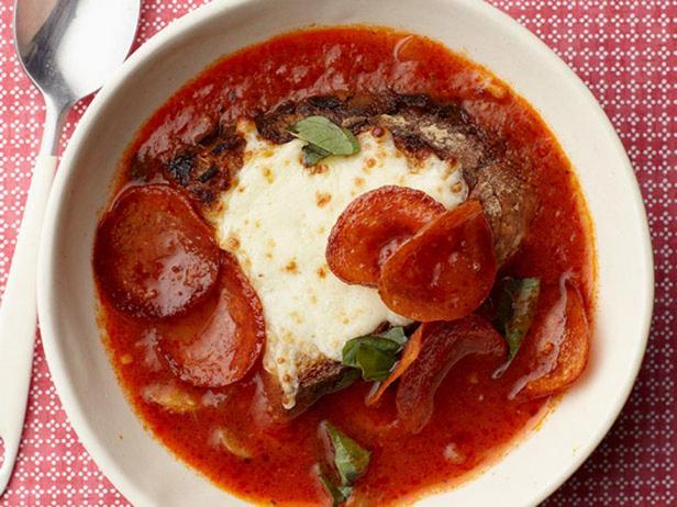 شوربة بيتزا بالبيبروني