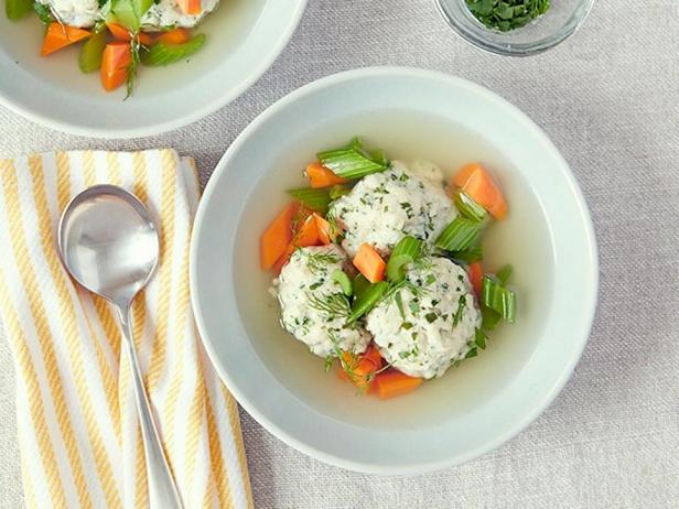 شوربة دجاج مع كنيدلاخ