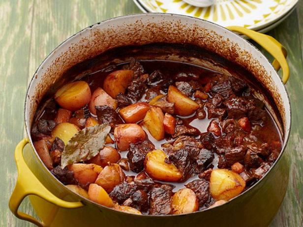 بوف بورغينيون - لحم بقري على طريقة بورغندي