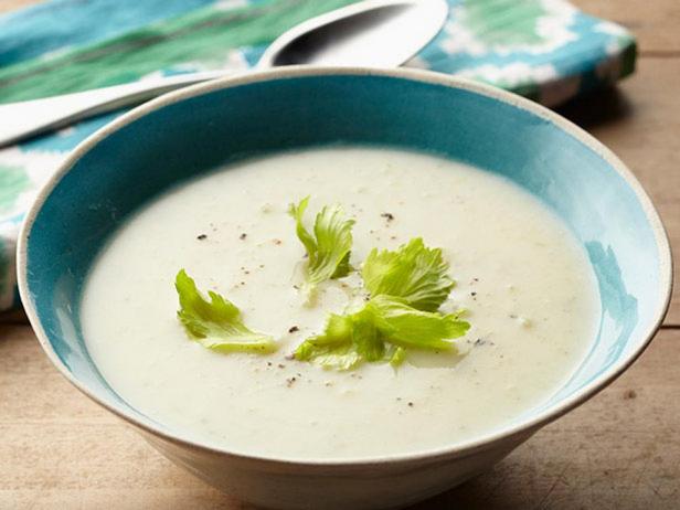 شوربة بطاطس كريمية مع الكراث