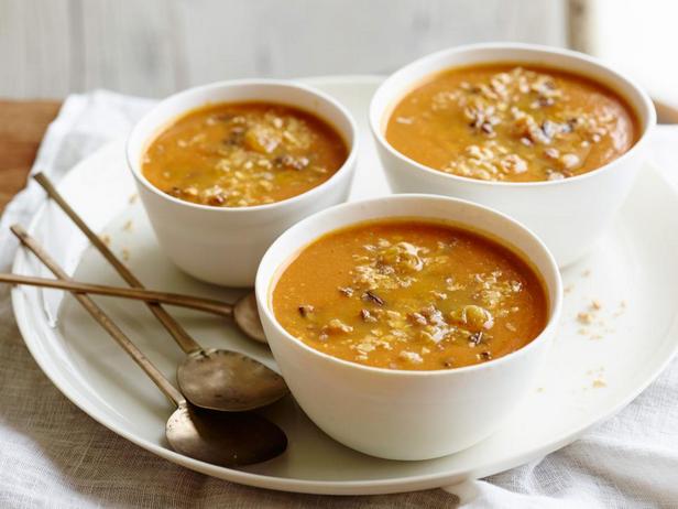 Reis-Kürbis-Suppe mit Rosinen und Curry