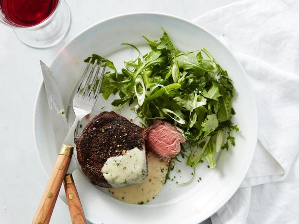So bereiten Sie Steaks im Steakhouse-Stil zu