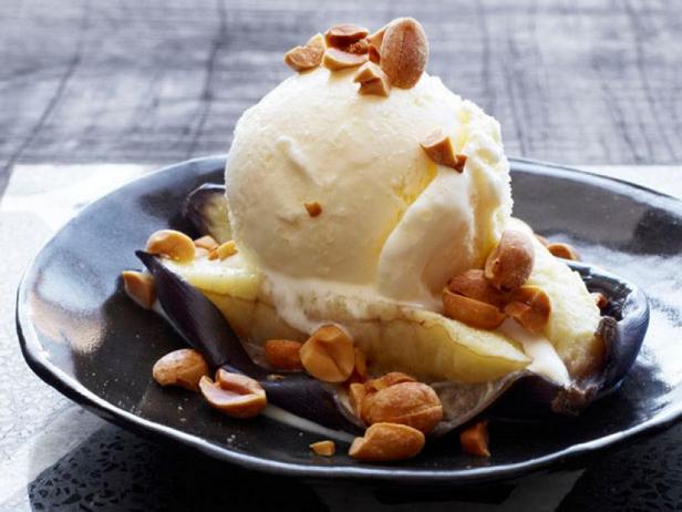 Wie man einen Bananensplit mit Mini-Bananen zubereitet