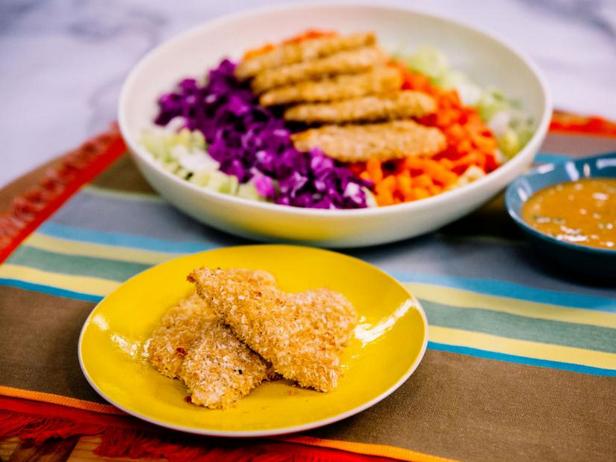 Zubereitung - Knusprige Hähnchenstreifen in Kokosnusspanade mit Mango-Dip