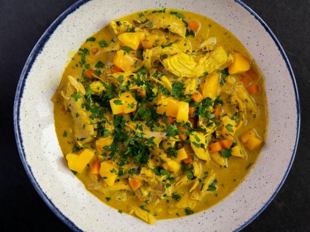 So bereiten Sie ein schnelles Hühnercurry zu