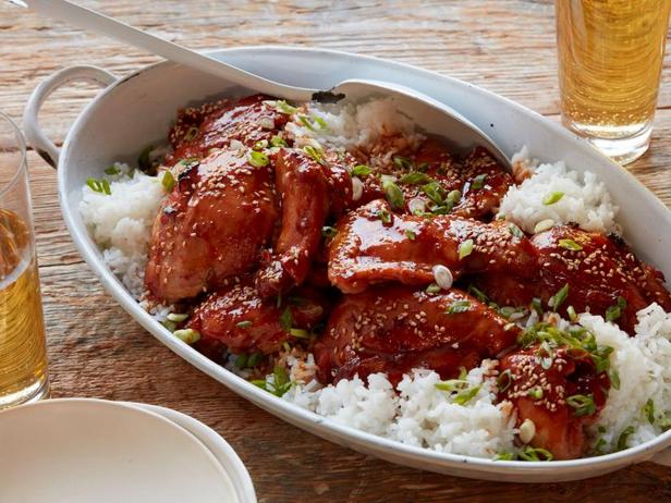So kocht man Hähnchenschenkel aus dem Slow Cooker