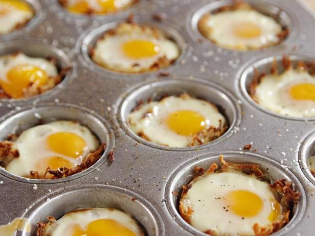 Gebackene Eier in Kartoffelnestern