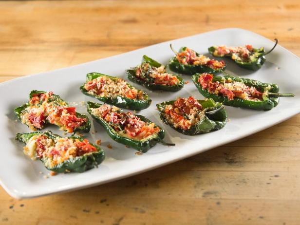 Wie man gefüllte Poblano-Paprika zubereitet