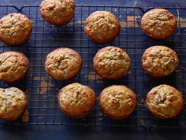 Wie man Bananen-Nuss-Muffins zubereitet
