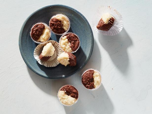 Rezept für Keto-Bonbons in Schwarz-Weiß