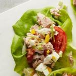 Thunfischsalat in Salatblättern (Keto-Diät)
