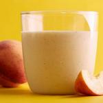 Haferflocken-Smoothie mit Pfirsichen