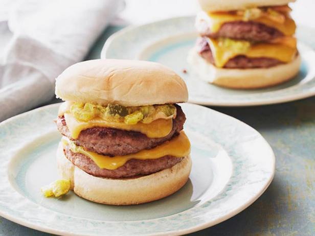 Zubereitung - Doppeldecker-Burger mit Putenfrikadellen und Essiggurken