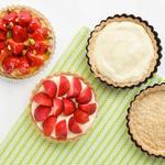 تارت صغير مع الفراولة الطازجة والكاسترد