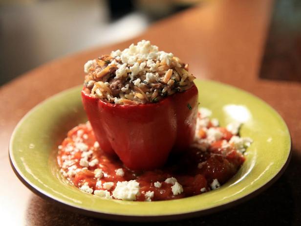 Gefüllte Paprika mit Lamm und Orzo-Nudeln