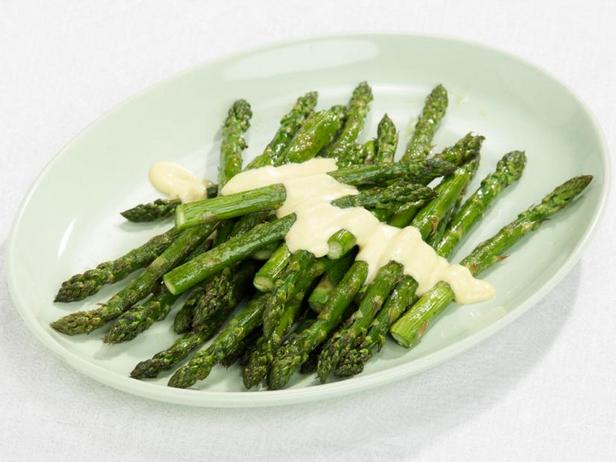 Hollandaise Soslu Fırında Kuşkonmaz Nasıl Yapılır?