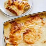 Kartoffelauflauf mit Käse und Schinken
