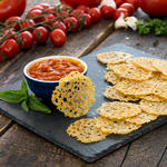 Hausgemachte Käsechips