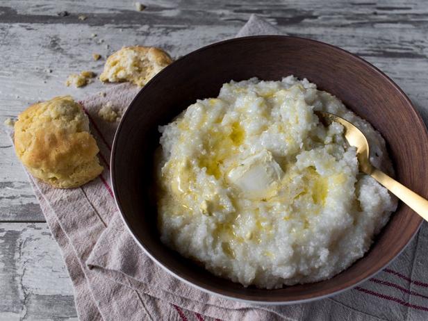 Wie man Grits (Maisbrei) zubereitet