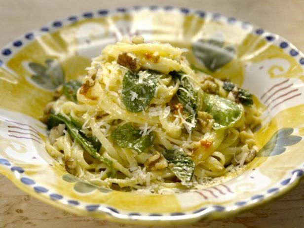 Linguine mit Sardellen und Walnüssen