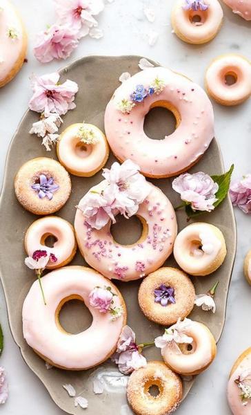 Zubereitung - Ofengebackene Donuts mit Orangen-, Rhabarber- und Blaubeerglasur