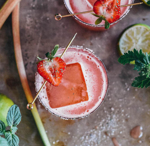 Come preparare un margarita alla fragola e rabarbaro