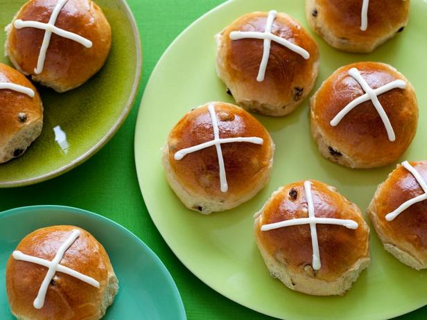 Kreuzbrötchen zu Ostern