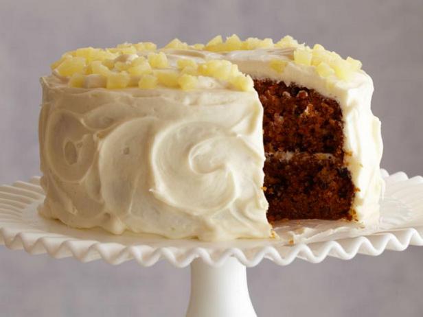 Wie man Karottenkuchen mit Frischkäse-Frosting und Ananas zubereitet