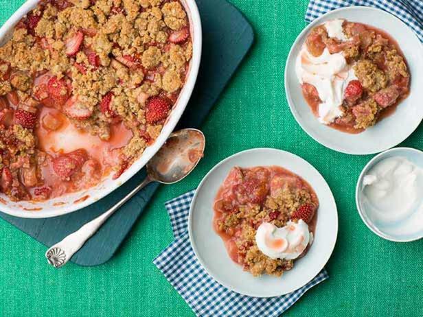 Erdbeer-Crumble mit Rhabarber