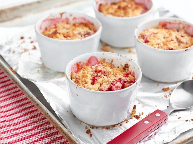 Erdbeer-Rhabarber-Crumble