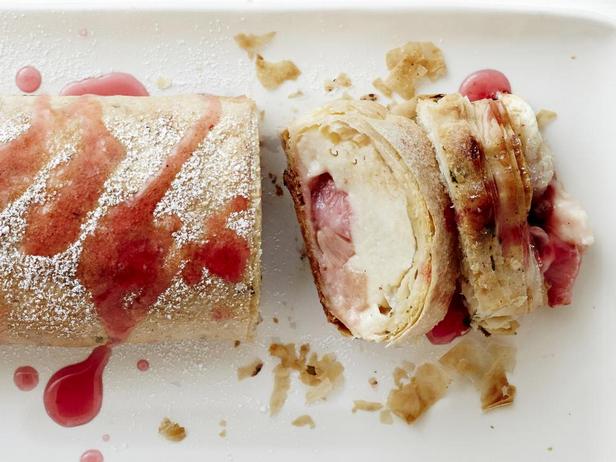 Strudel mit Rhabarber und Estragon