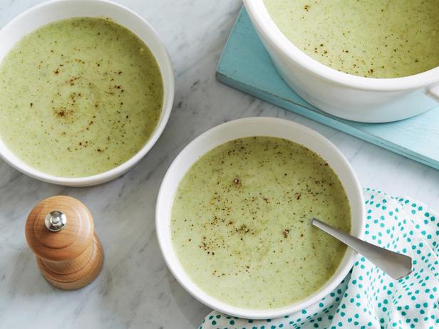 Cremige Milchsuppe mit Brokkoli