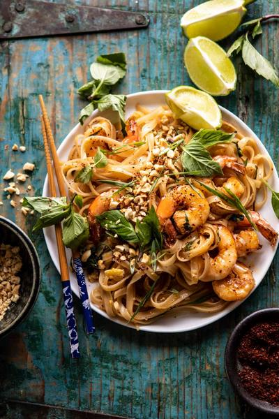 Wie man Pad Thai kocht
