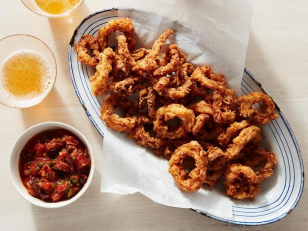 Wie man knusprig frittierte Tintenfische zubereitet