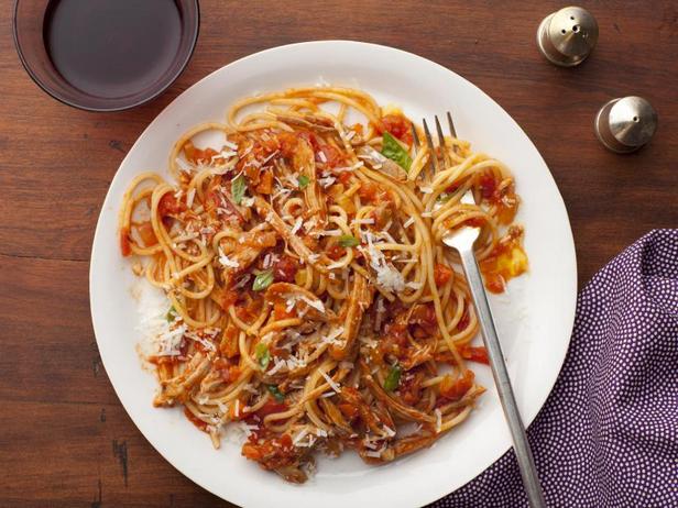 So bereiten Sie Bolognese-Sauce mit Truthahn zu