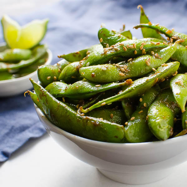 Wie man Edamame zubereitet: Gekochte Sojabohnen
