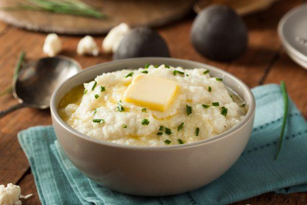 Wie man Kartoffelpüree mit künstlichem Knoblauch zubereitet