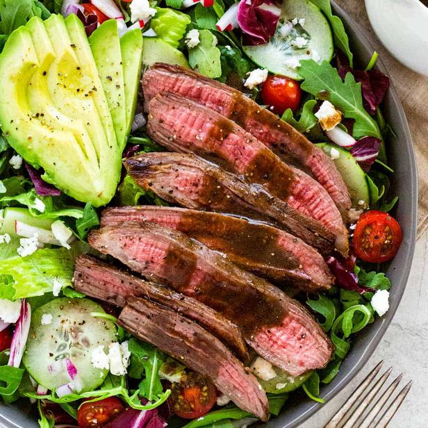 Wie man Steak-Salat zubereitet