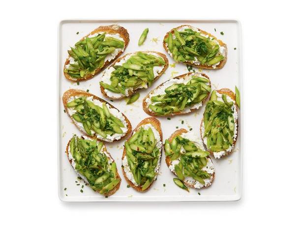 Zubereitung - Crostini mit Spargel, Zitrone und Kräutern