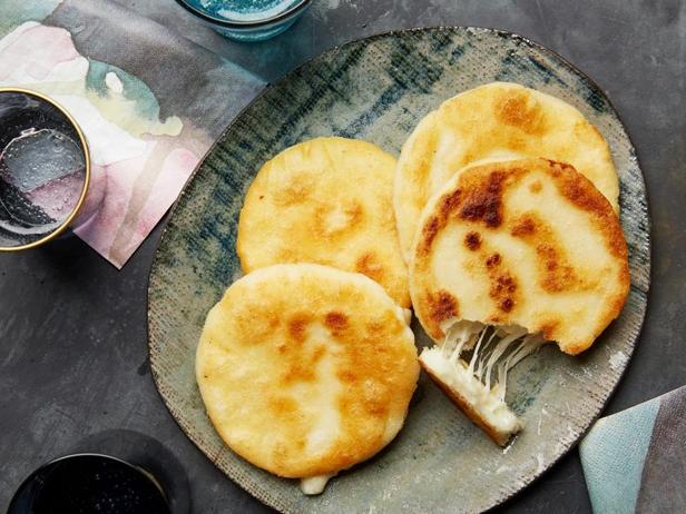 Peynir Dolgulu Arepa Nasıl Yapılır?