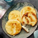 Mit Käse gefüllte Arepas
