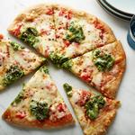 Gesunde Vollkornpizza mit Rucola und Petersilienpesto
