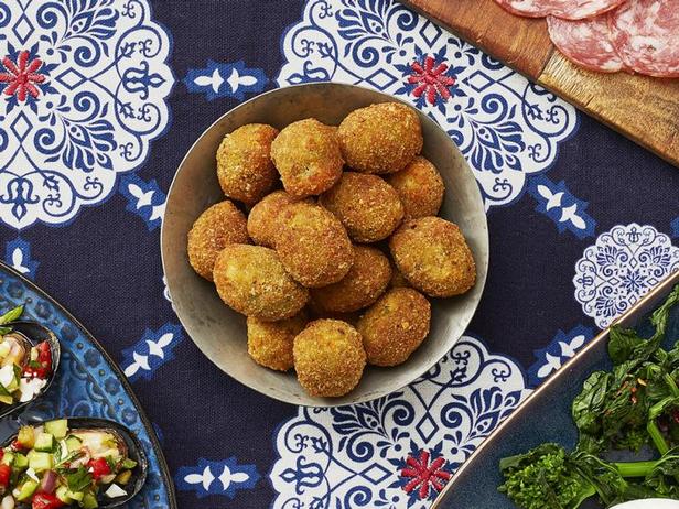 طريقة تحضير الزيتون الكبير المحشو والمقلي