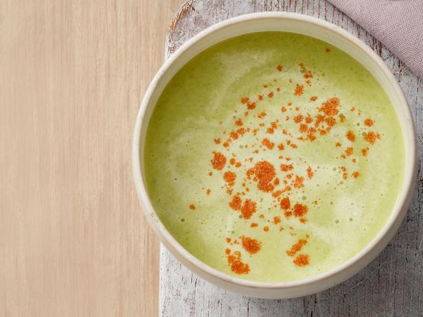 Spargelsuppe mit Sauerrahm