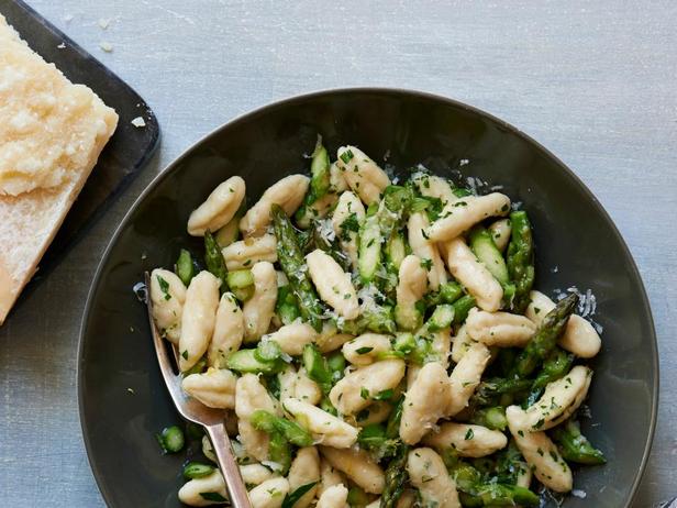 Cavatelli-Nudeln mit Spargel