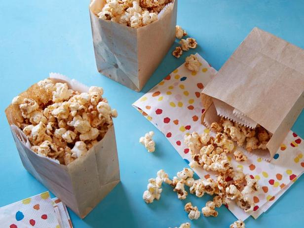 So macht man gesundes, käsiges Popcorn mit Taco-Geschmack