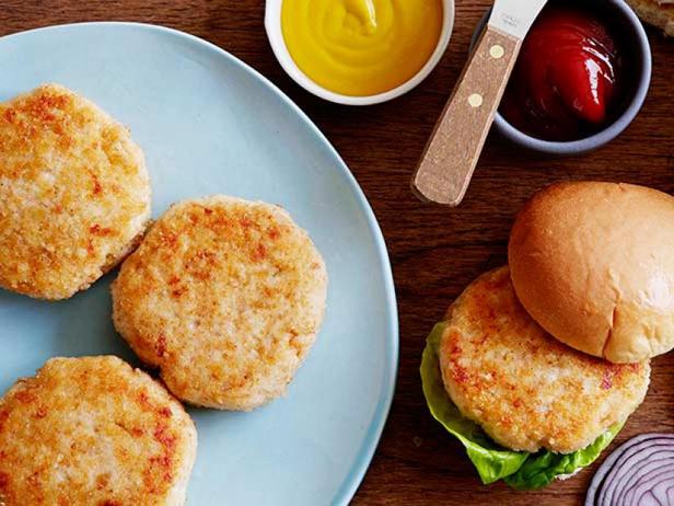 Wie man Hähnchenburger zubereitet