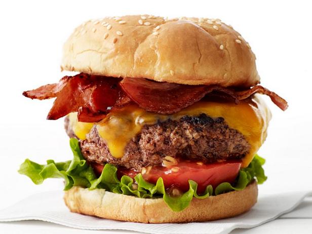 Burger mit Speck und Käse