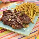 Porterhouse-Steak in einer gusseisernen Pfanne